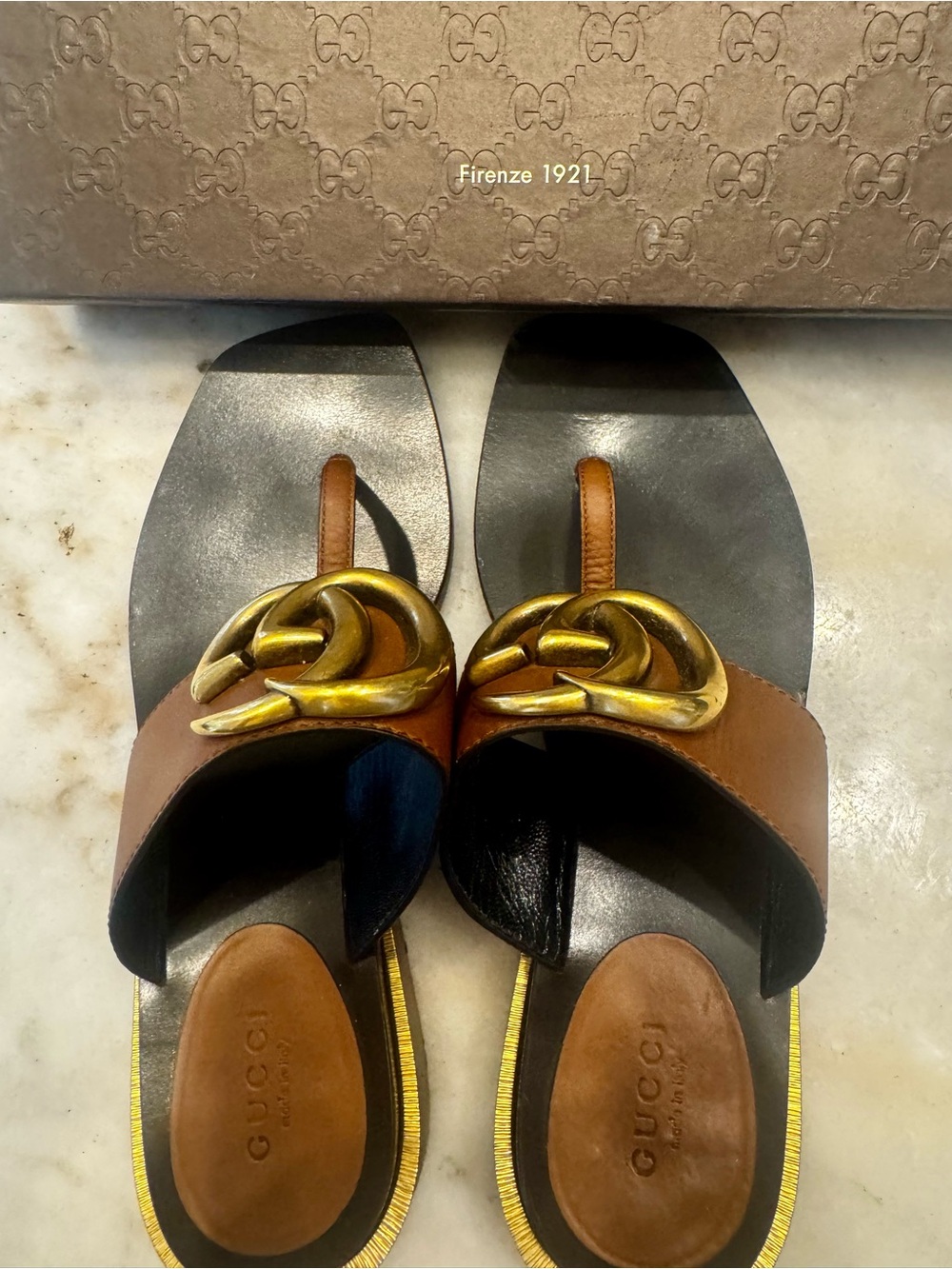 Gucci Brown Leather Thong Sandals with Gold Double-G - Picture 4 of 6